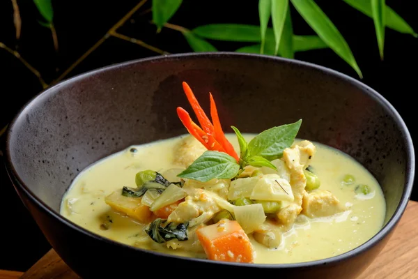 Traditional thai green curry — Stock Photo, Image