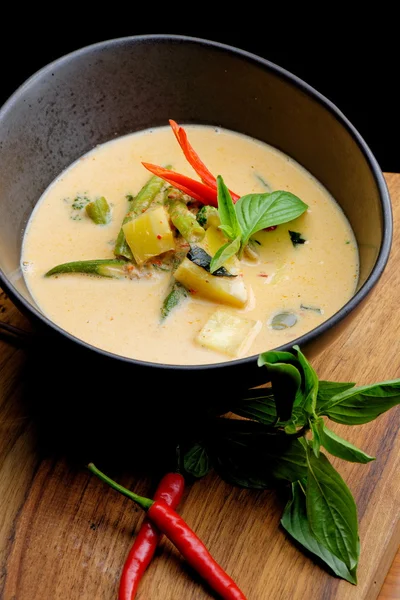 Curry rojo picante tailandés tradicional —  Fotos de Stock