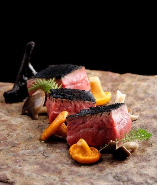 Delicious medium beef steaks with mushrooms — Stock Photo, Image