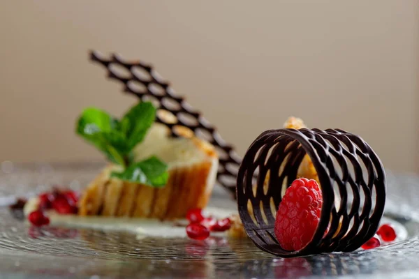 Haute Cuisine Parfait Dessert Restauranttafel Ondiepe Focusdiepte — Stockfoto
