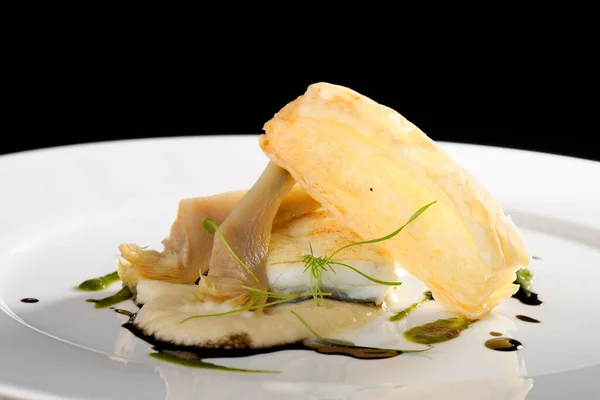 Fine Dining Baked Cod Fillet Spinach Sauce Roasted Onions — Stock Photo, Image