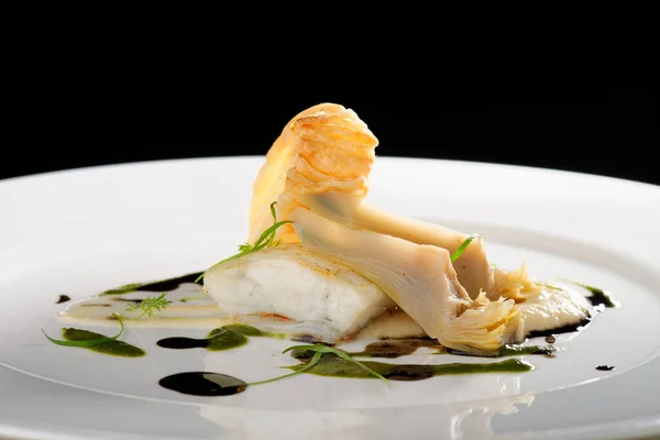 Fine Dining Baked Cod Fillet Spinach Sauce Roasted Onions — Stock Photo, Image
