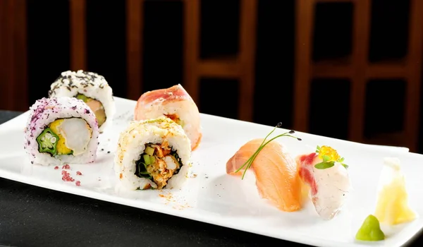 Conjunto Sushi Japonês Saboroso — Fotografia de Stock