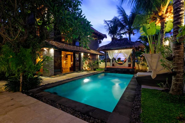 Modern Tropical Villa Swimming Pool — Stock Photo, Image