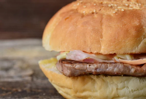 Burger Leggero Con Filetto Pollo — Foto Stock