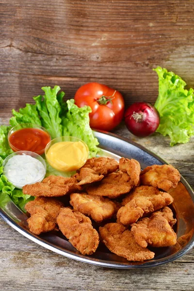 Filetes Frango Fritos Fundo Madeira — Fotografia de Stock