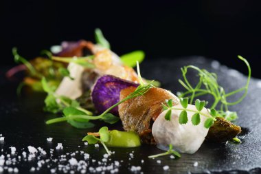 Haute cuisine, gurme yemek istiridye kuşkonmaz ve lardo pastırması.