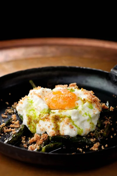 Groene Asperges Met Gepocheerd Een Koekenpan — Stockfoto