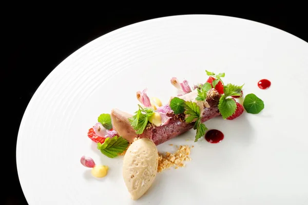 Cenas Finas Tartar Filete Atún Con Frambuesas —  Fotos de Stock