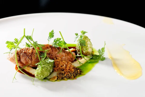 Haute Cuisine Roastbeef Mit Kartoffelpüree Und Petersilie — Stockfoto