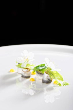 Ançüezli deniz ürünleri aperatifi.