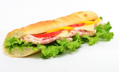 Jambonlu sandviç beyaz arkaplanda izole edildi