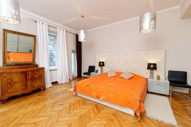 Zarif ve lüks bir yatak odası.