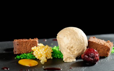 Tabaktaki güzel yemek tatlısı