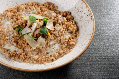 Mantarlı arpa pilavı.