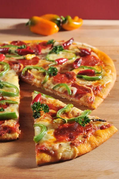 Pizza salame piccante — Foto Stock