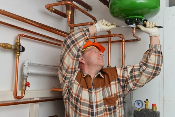 Plumber at Work — Stock Photo, Image