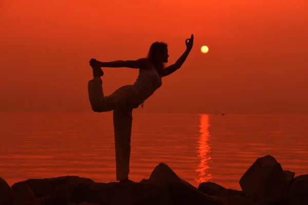 Woman doing yoga exercise — Stock Photo, Image