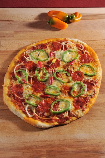 Pizza salame piccante — Foto Stock