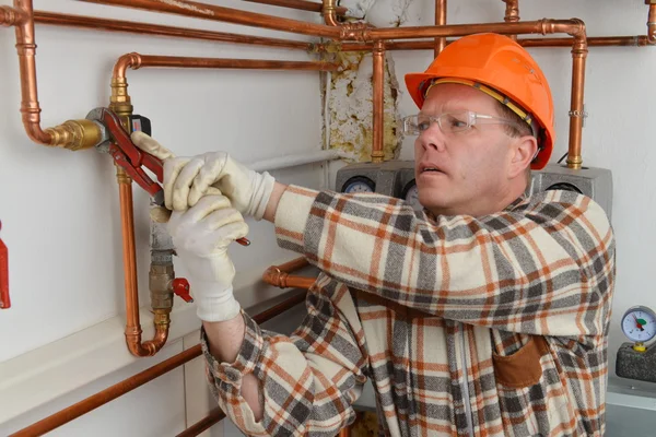 Plumber at Work — Stock Photo, Image