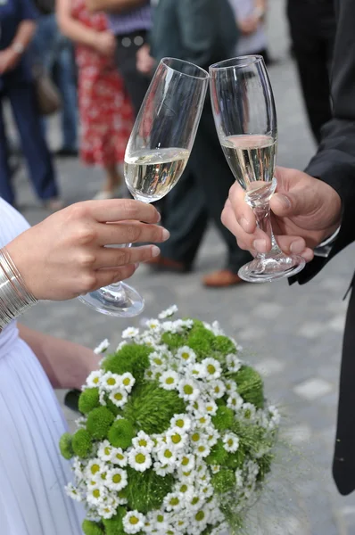 Şampanya bardağı düğün doğum — Stok fotoğraf