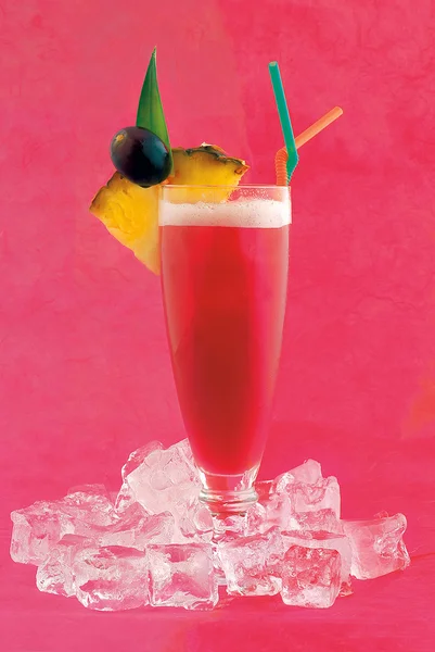 Cocktail all'alcol rosso — Foto Stock