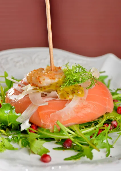 Salmón ahumado con gambas — Foto de Stock