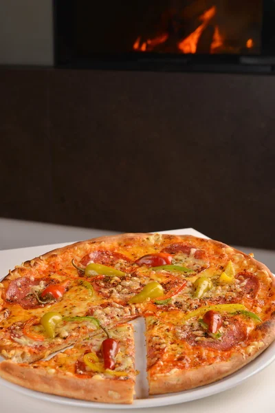 뜨거운 피자 오븐 불 — 스톡 사진