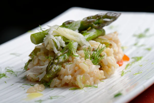 Vegetarisk Risotto med sparris — Stockfoto