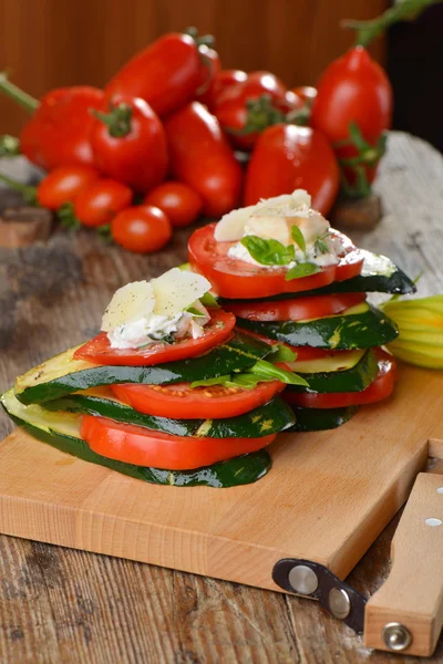 Ensalada italiana, hecha de verduras — Foto de Stock