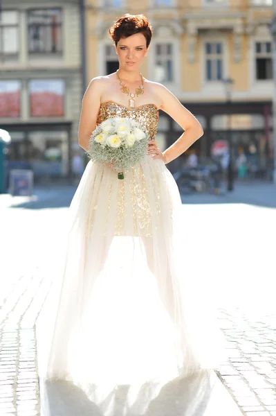 Beautiful happy bride — Stock Photo, Image