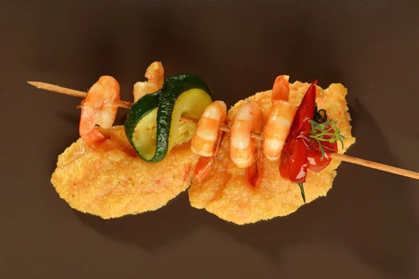 Spicy chili prawn skewers — Stock Photo, Image