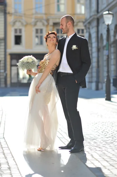 Jovem casal de casamento — Fotografia de Stock