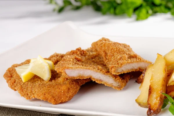 Papas fritas y verduras — Foto de Stock