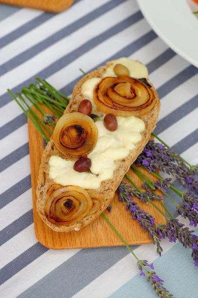 Ciabatta bröd med mozzarella — Stockfoto