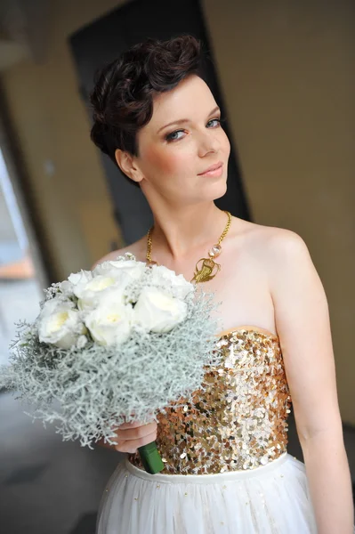 Beautiful happy bride — Stock Photo, Image