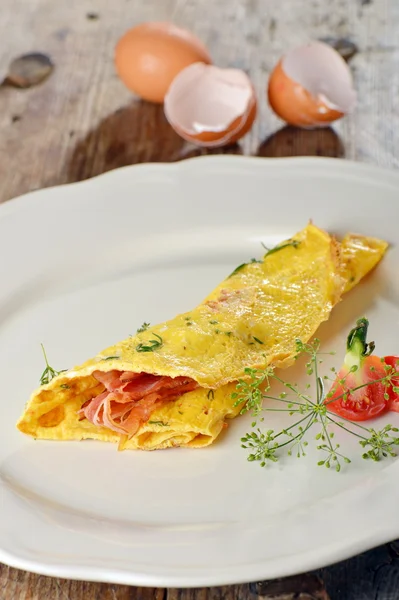 Omelette con prosciutto — Foto Stock