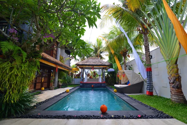 Moderne tropische Villa — Stockfoto