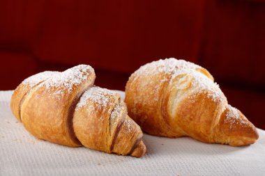 신선 하 고 맛 있는 크루아상