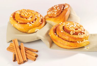 tatlı ev yapımı rulo tarçın