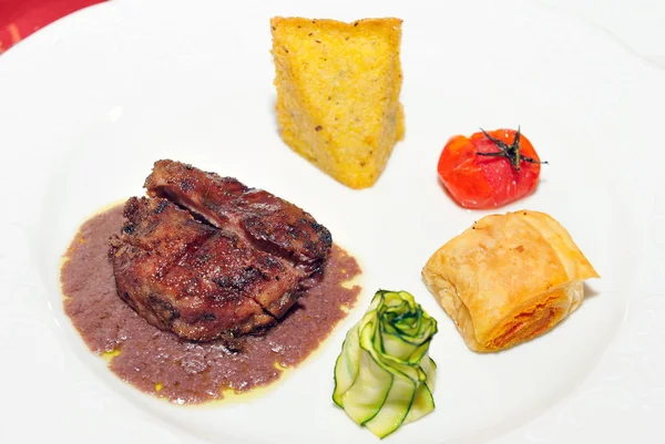 Jeune steak de boeuf — Photo