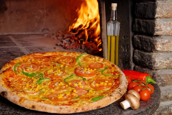 Смачні вегетаріанські піци — стокове фото