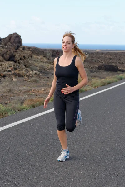 Runner woman running on mountain road in beautiful nature — Stock Photo, Image