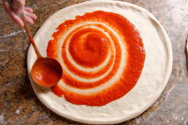 Chef making pizza — Stock Photo, Image