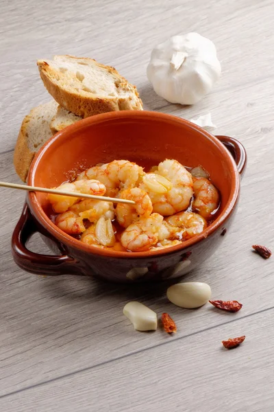 Sizzling prawns with chili and garlic — Stock Photo, Image