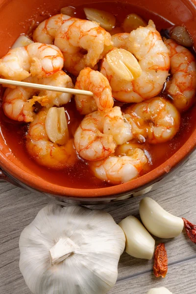 Gamberi frizzanti con peperoncino e aglio — Foto Stock