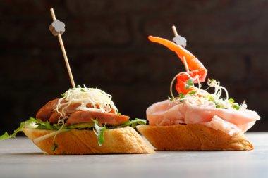 tapas ekmek üzerinde