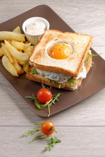 Świeży trzy piętrowy premium club sandwich — Zdjęcie stockowe