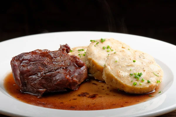 Filé de vitela com molho rico — Fotografia de Stock