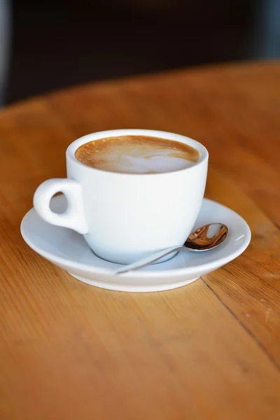 Bir fincan cappuccino kahve. — Stok fotoğraf